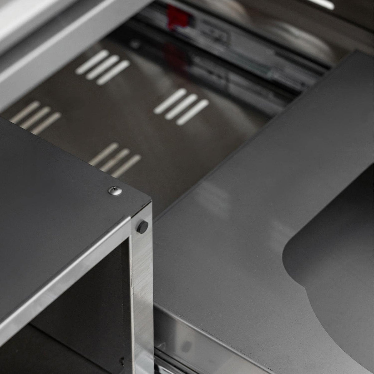 Blaze LTE PRO 40-Inch Freestanding Gas Griddle with Digital Temperature Screen & Lift-Assist Lid